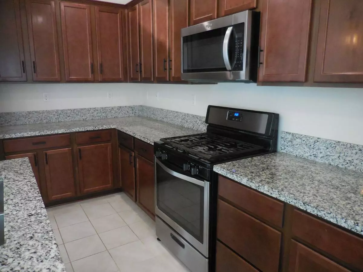 Spacious 3-bedroom Dixon Home With Loft, Solar &amp; Open Floor Plan photo 3