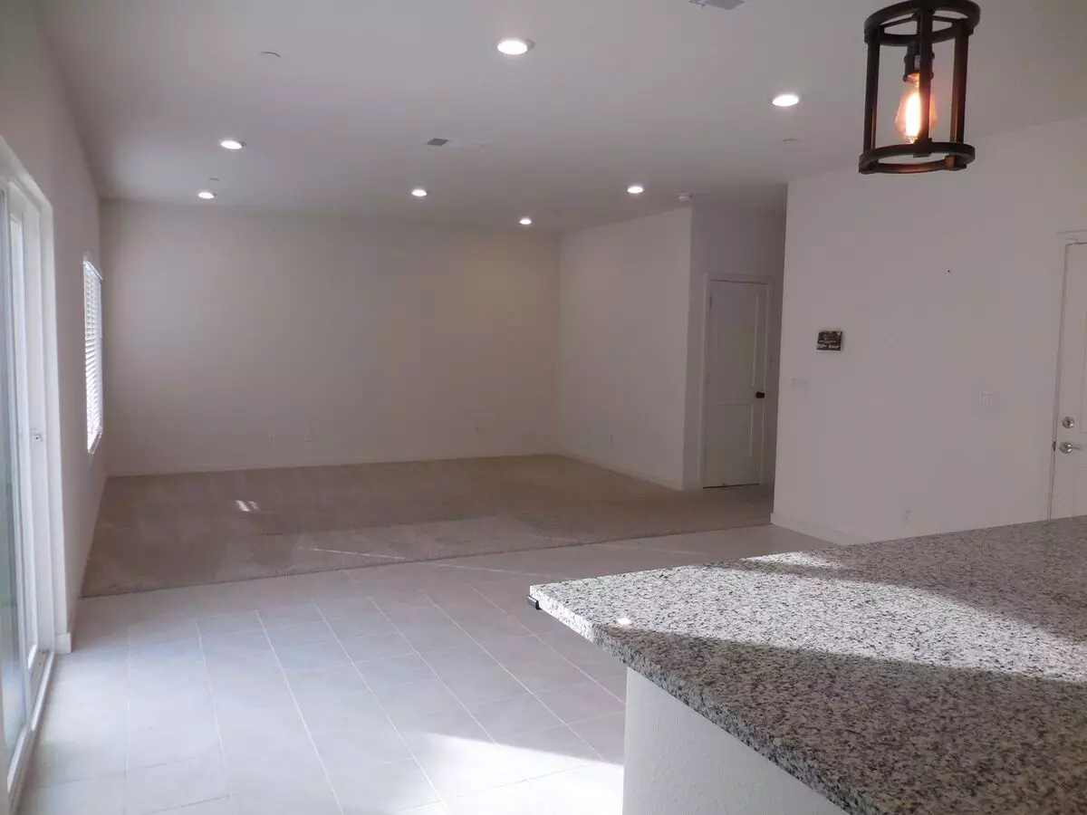 Spacious 3-bedroom Dixon Home With Loft, Solar &amp; Open Floor Plan photo 4