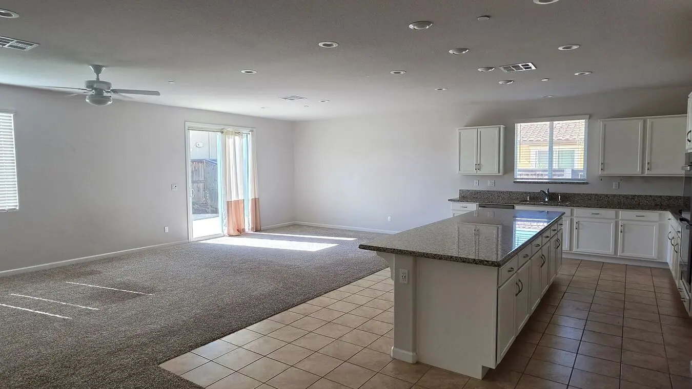 Stunning Single-level Home In Valley Glen! photo 4
