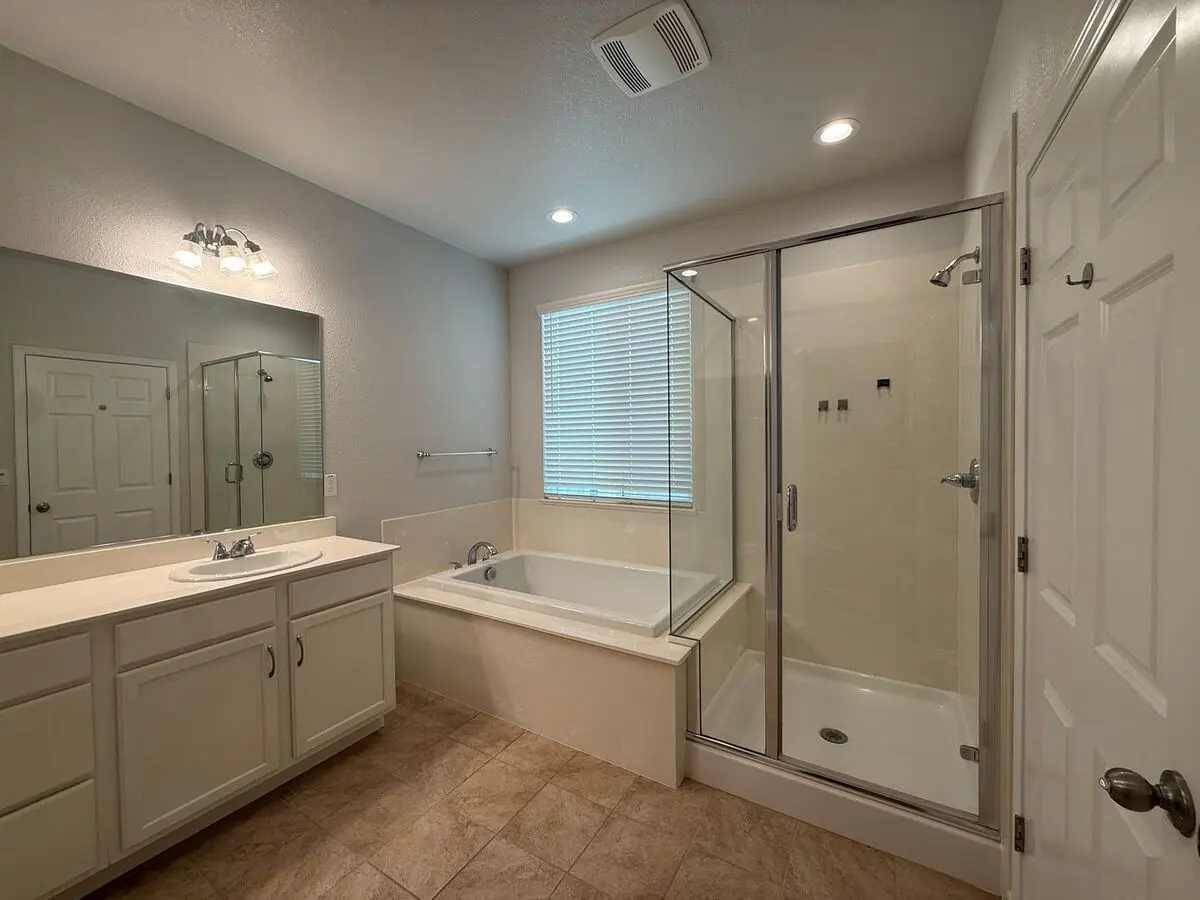 Stunning Single-level Home In Valley Glen! photo 5