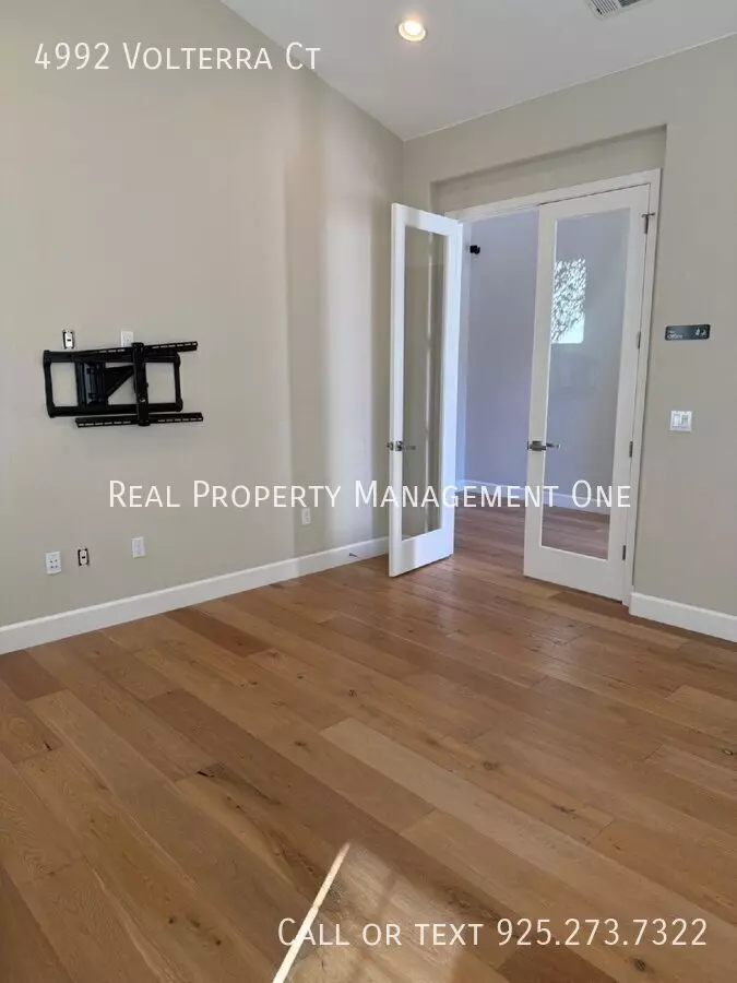 4992 Volterra Ct photo 5