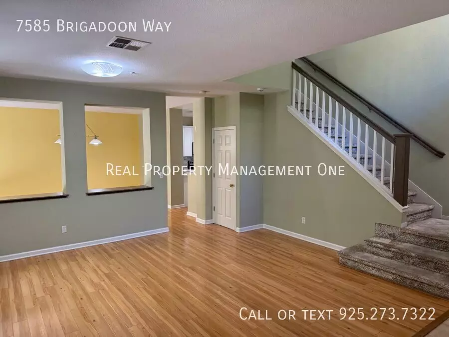 7585 Brigadoon Way photo 4