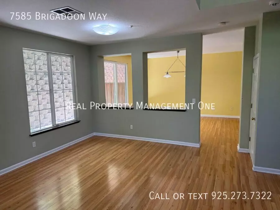 7585 Brigadoon Way photo 5