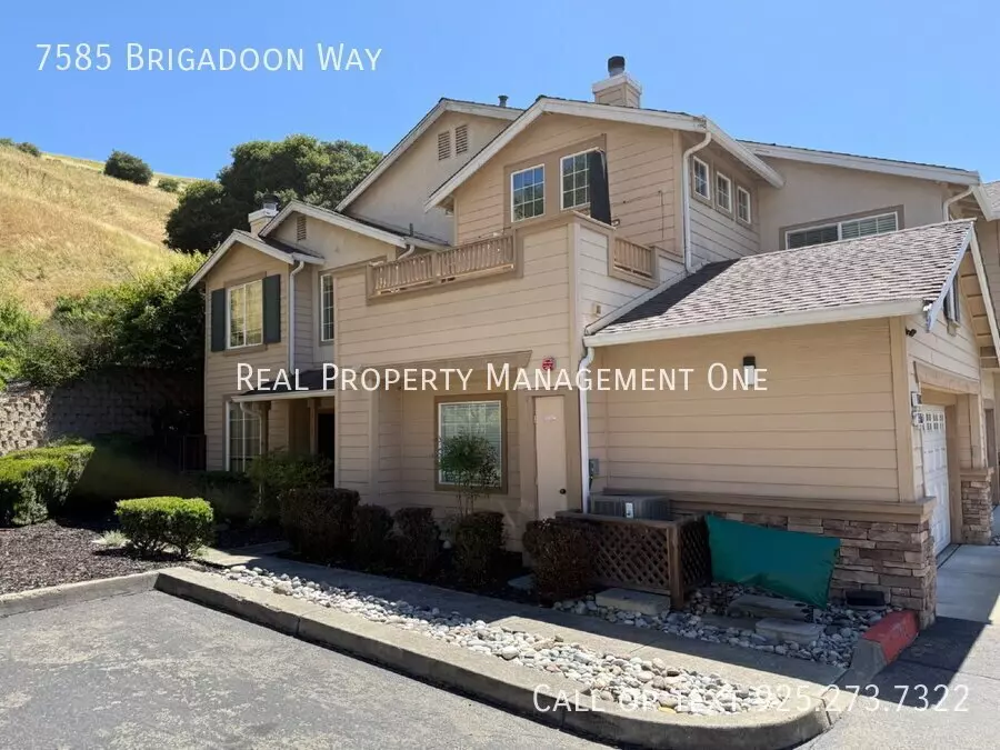 7585 Brigadoon Way photo 3