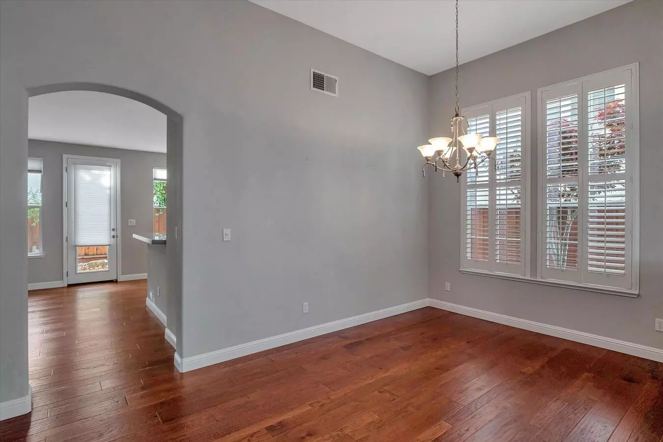 Stunning Updated 3 Bedroom Home In Desirable Tassajara Meadows Across From Emerald Glen Park photo 3