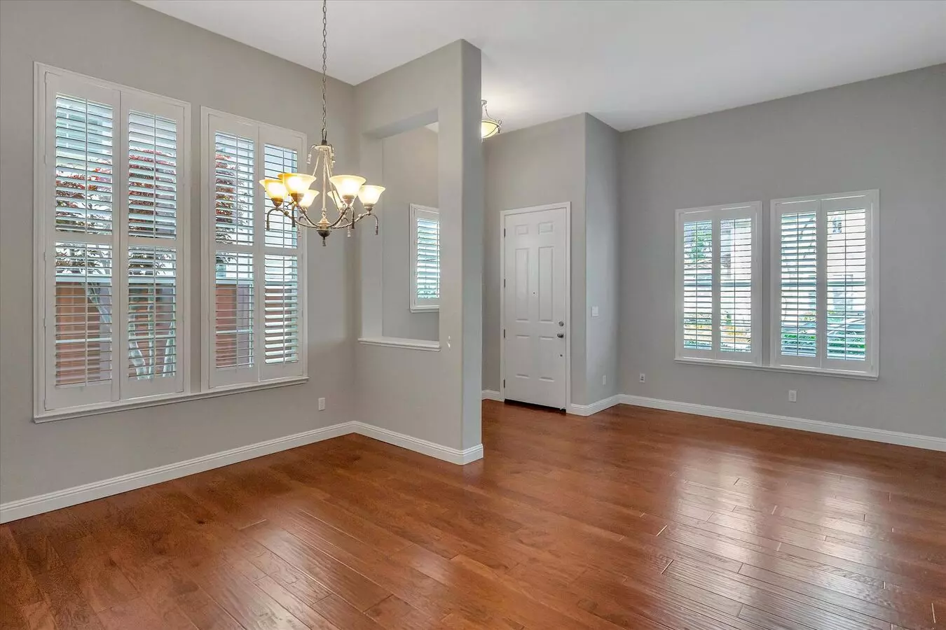 Stunning Updated 3 Bedroom Home In Desirable Tassajara Meadows Across From Emerald Glen Park photo 4