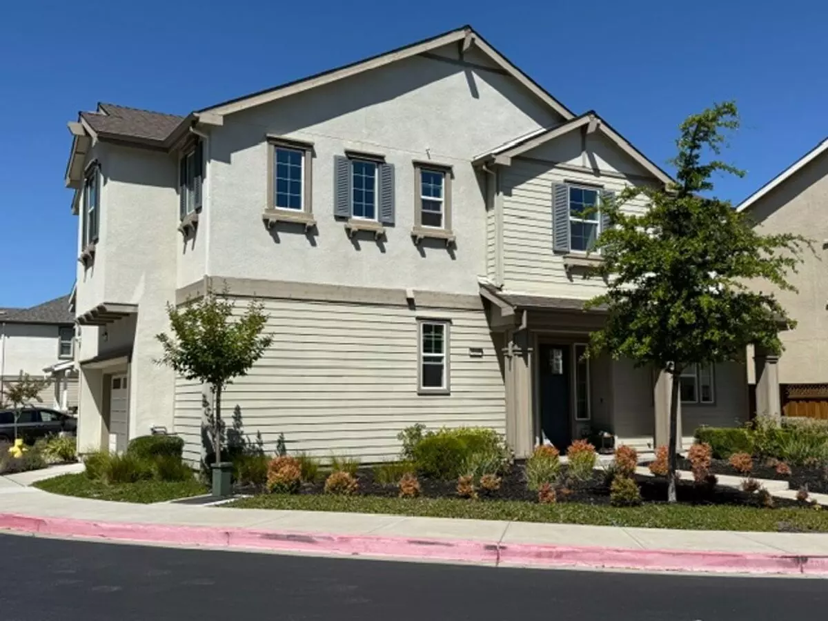 Wallis Ranch Gated Community 3 Bed + Loft / 2.5 Bath Two Story, Community Pool, Gym, Small Pets Ok photo 2
