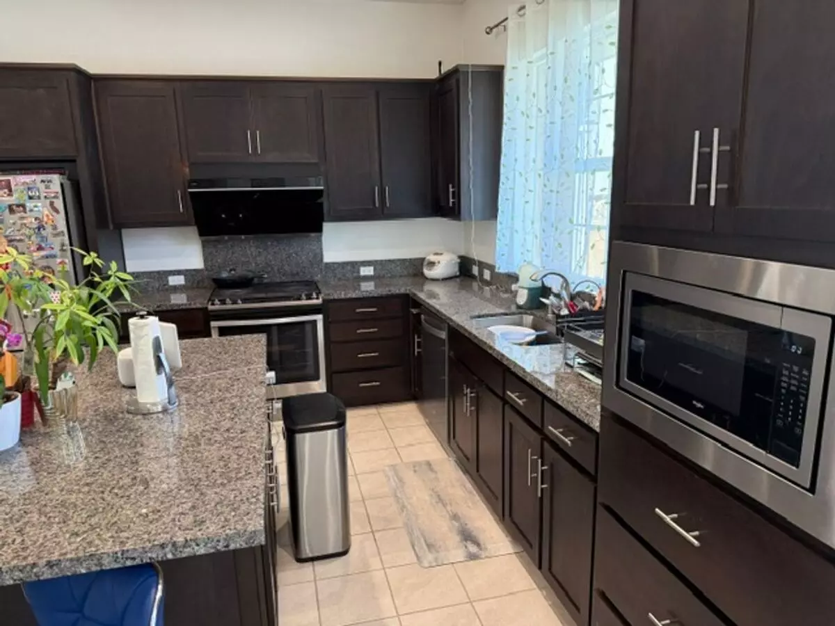 Wallis Ranch Gated Community 3 Bed + Loft / 2.5 Bath Two Story, Community Pool, Gym, Small Pets Ok photo 3
