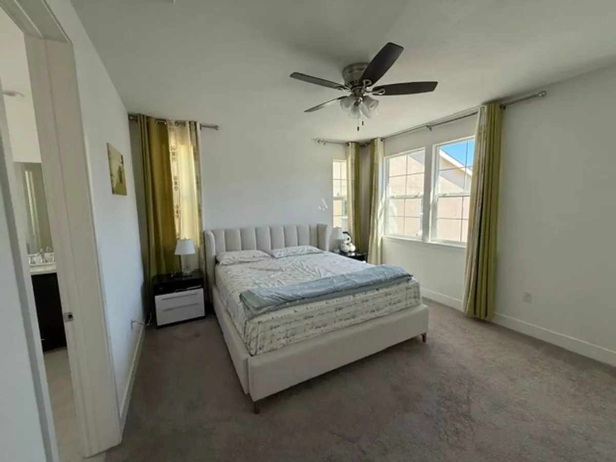 Wallis Ranch Gated Community 3 Bed + Loft / 2.5 Bath Two Story, Community Pool, Gym, Small Pets Ok photo 5