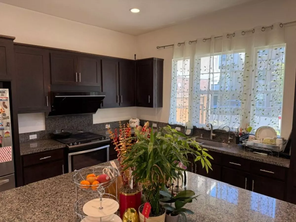 Wallis Ranch Gated Community 3 Bed + Loft / 2.5 Bath Two Story, Community Pool, Gym, Small Pets Ok photo 4