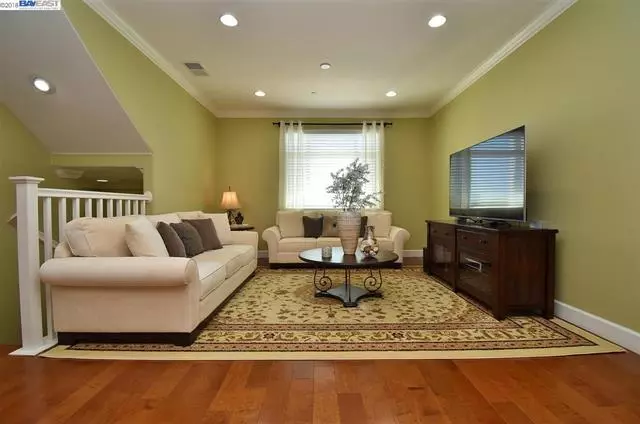 5320 Campus Dr photo 2