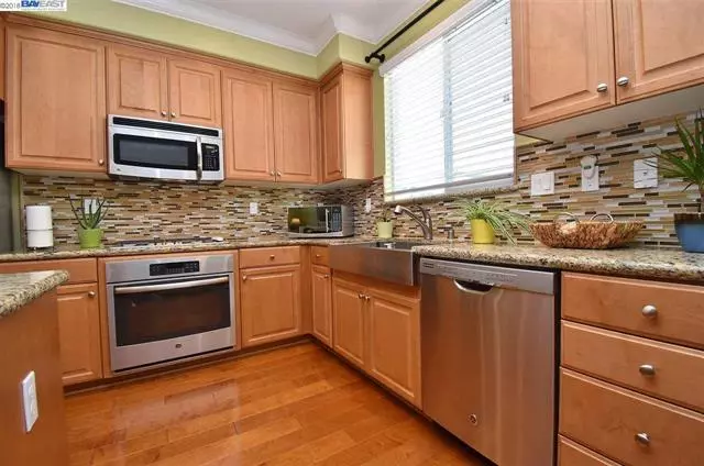 5320 Campus Dr photo 3