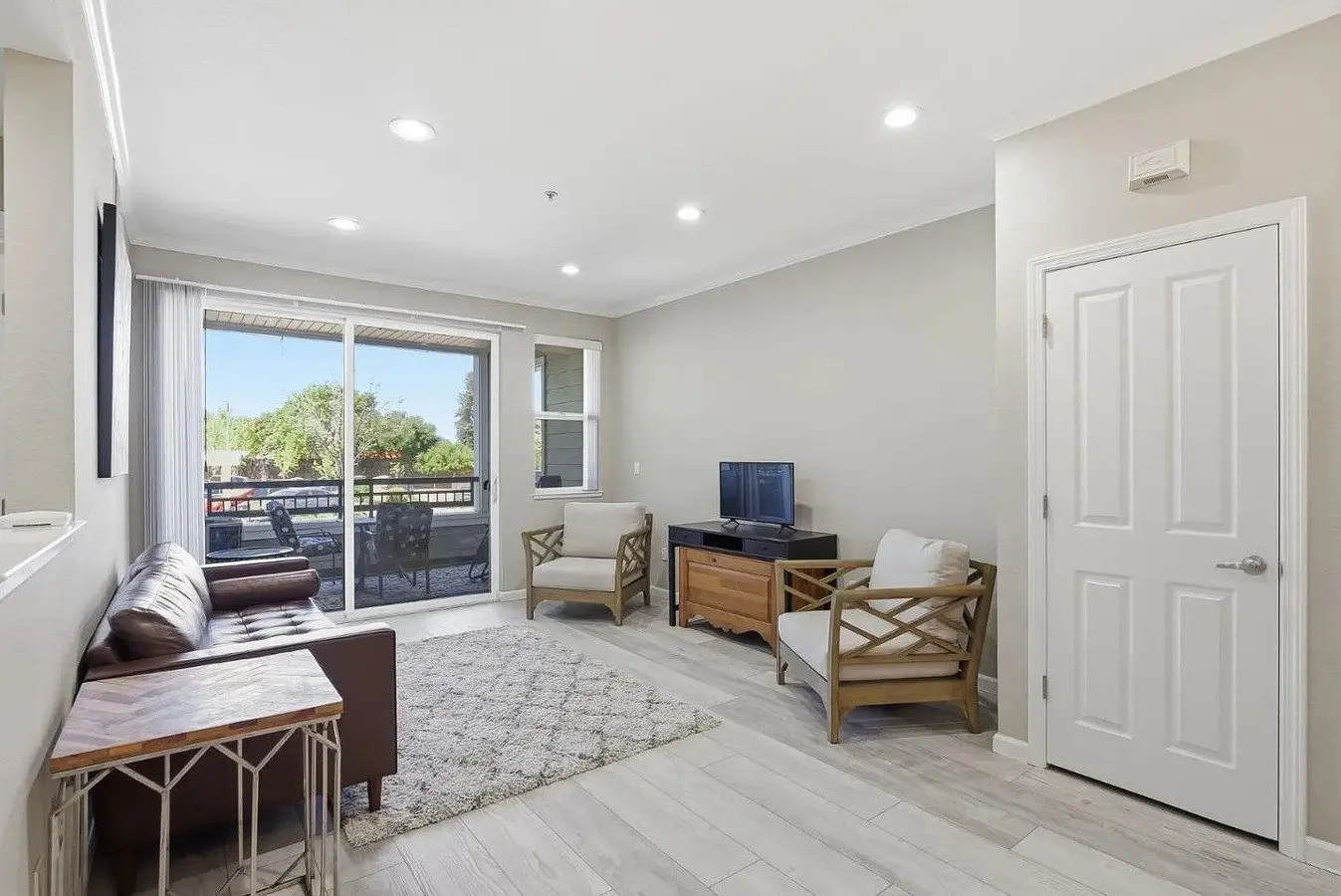 Woodland Creek. This Beautiful 1 Bed 1 Bath Condo Offers A Spacious Op photo 5