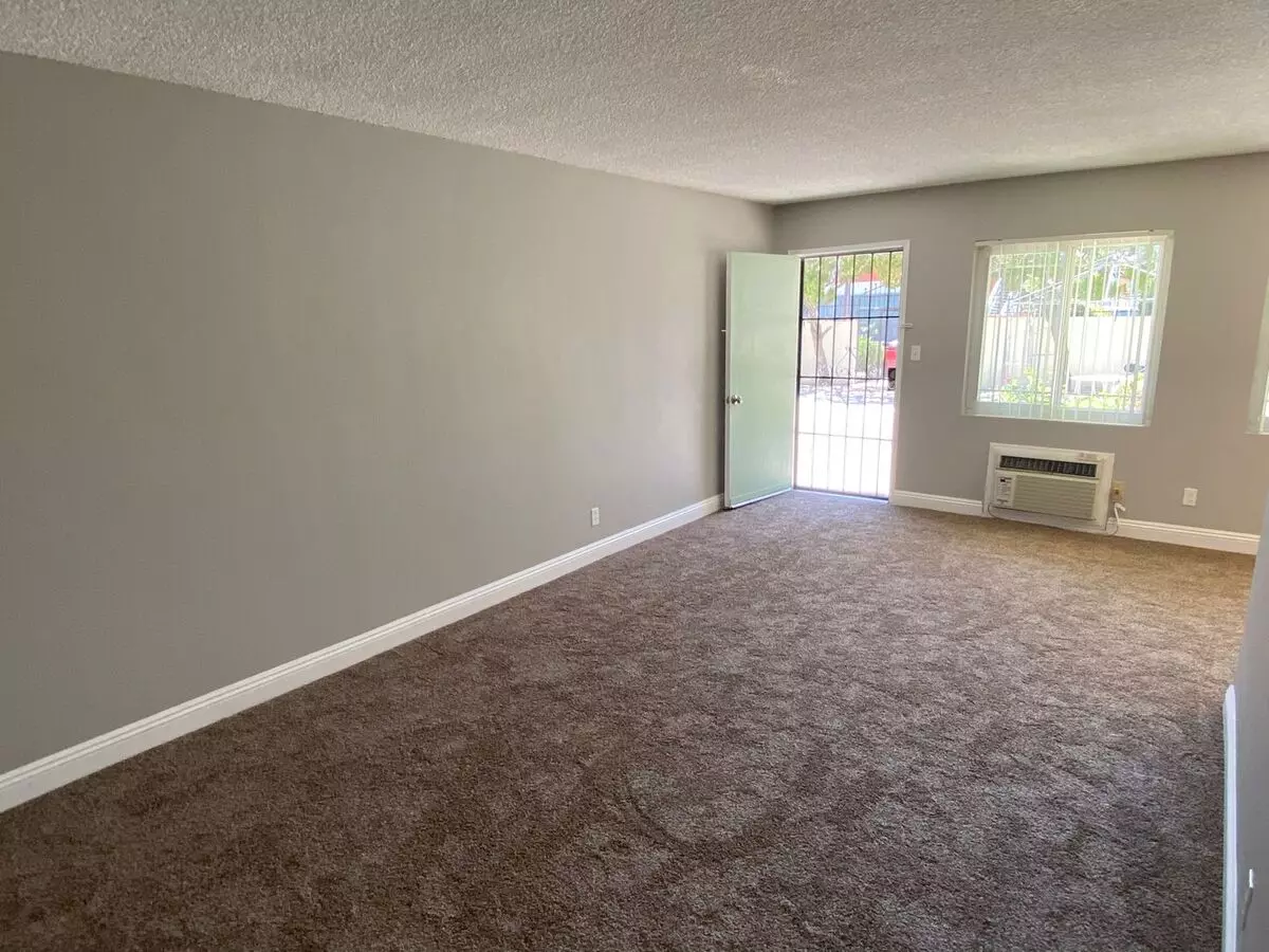 110 W. Renette Ave. photo 3