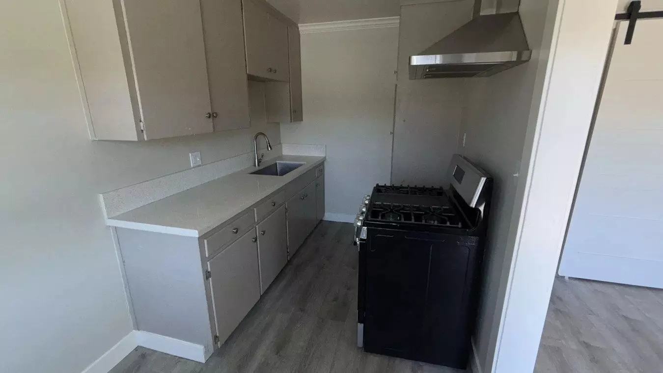 297 S Mollison Ave photo 2