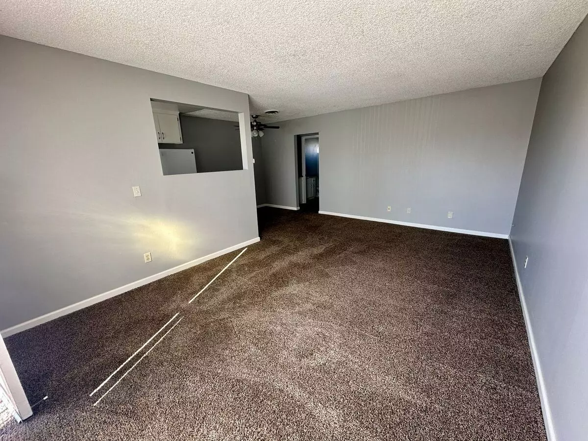 798 McClure St. photo 4