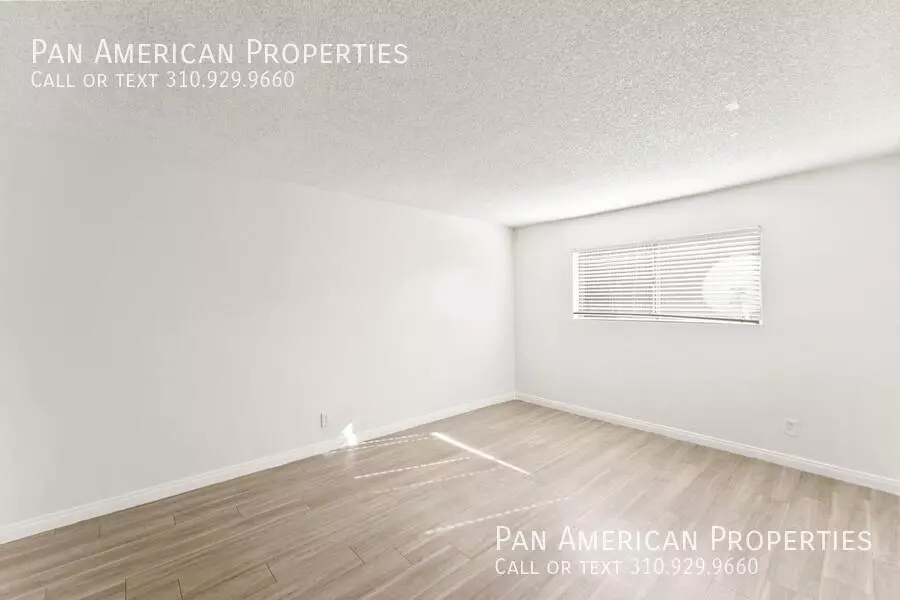 Mollison Garden Apartments photo 4