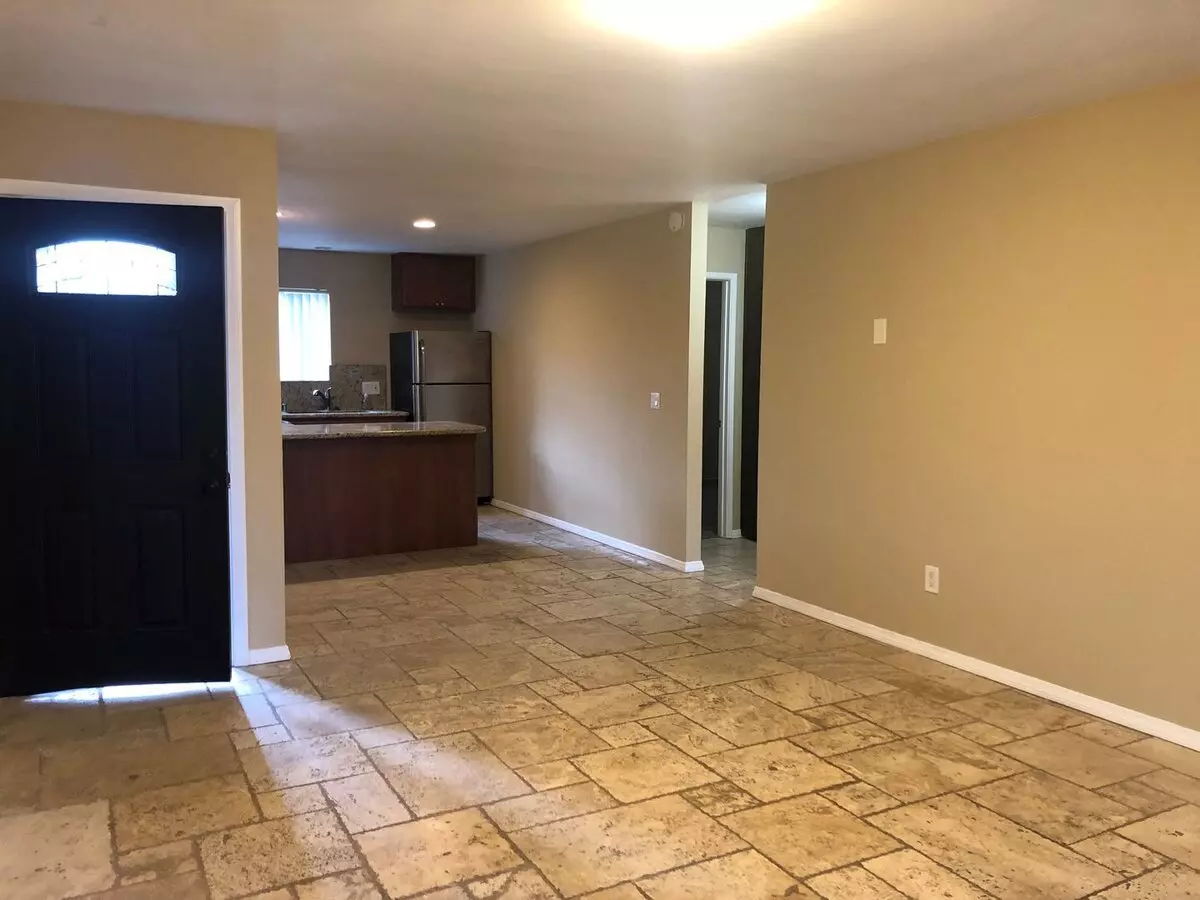 421 S Mollison Ave El Cajon, CA 92020 photo 2