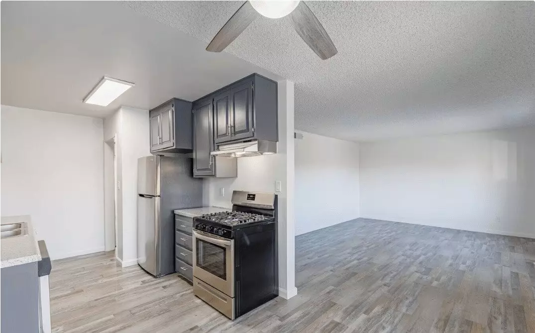 Ivanhoe Village Apartments photo 3