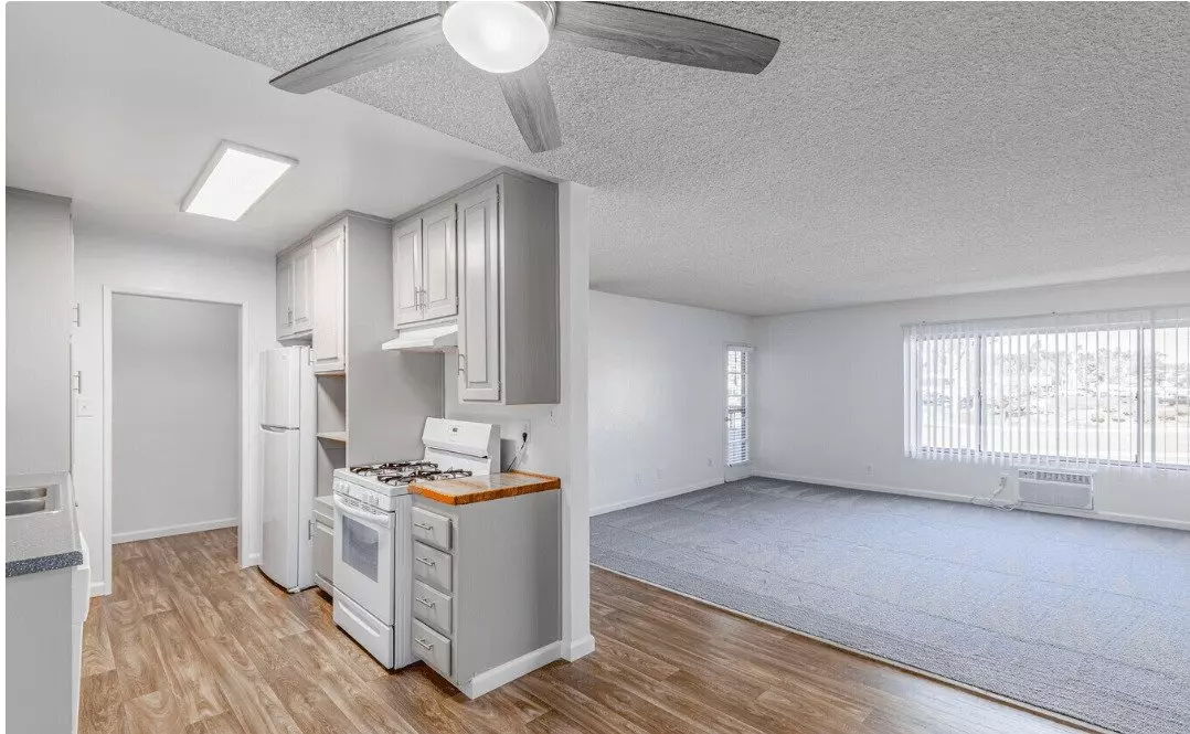 Ivanhoe Village Apartments photo 4
