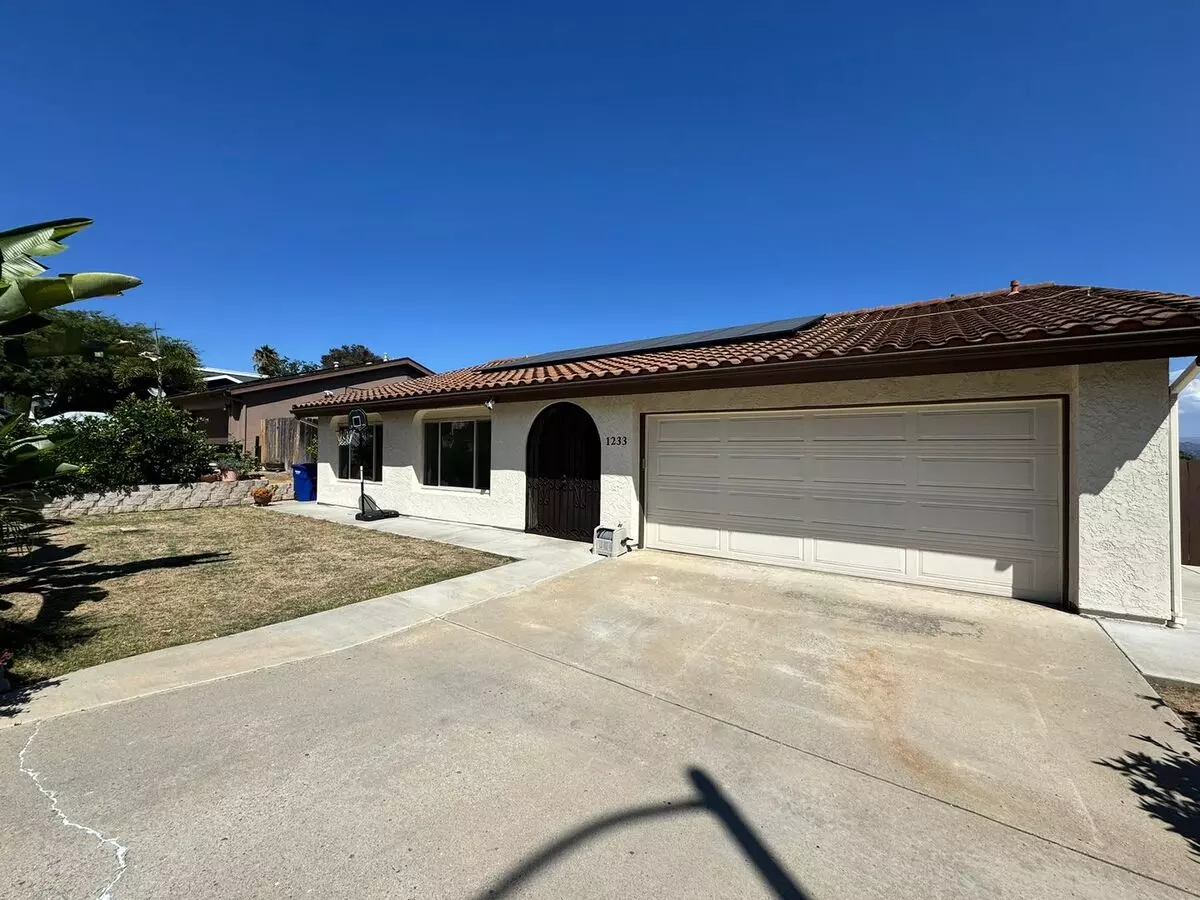 1233 Pfeifer Lane, El Cajon, CA 92020 photo 2