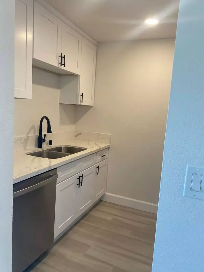 Silver Oaks Apartment Homes photo 2