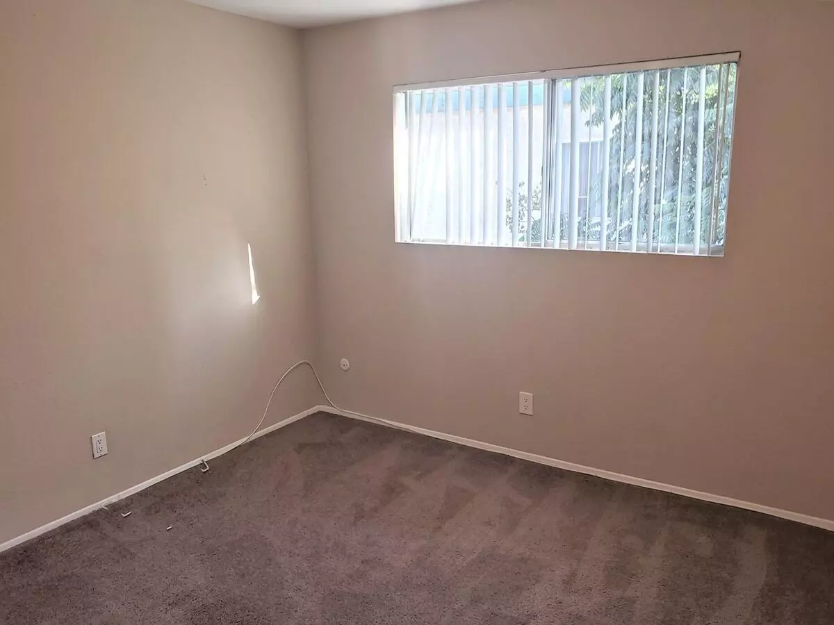Downstairs upgraded apartment that has private fenced backyard photo 5