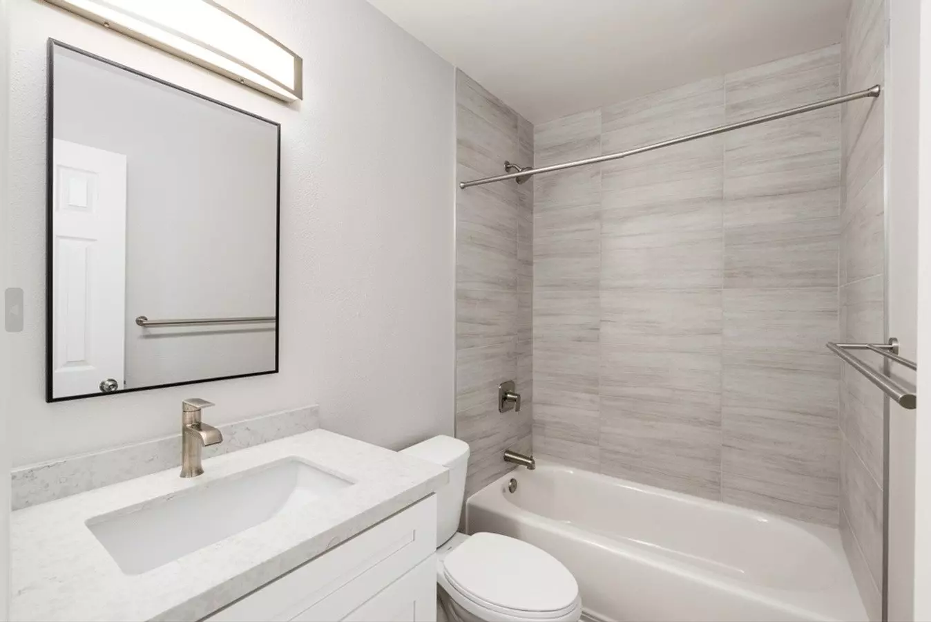 The Bend On Ballantyne - 4 Weeks Free, If Application Received Within 24 Hours Of Showing! photo 2