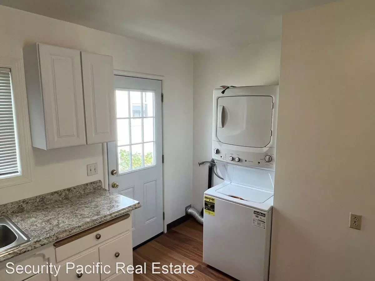 1532 Lexington Ave. photo 2