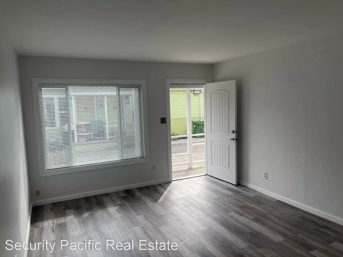 1532 Lexington Ave. photo 5