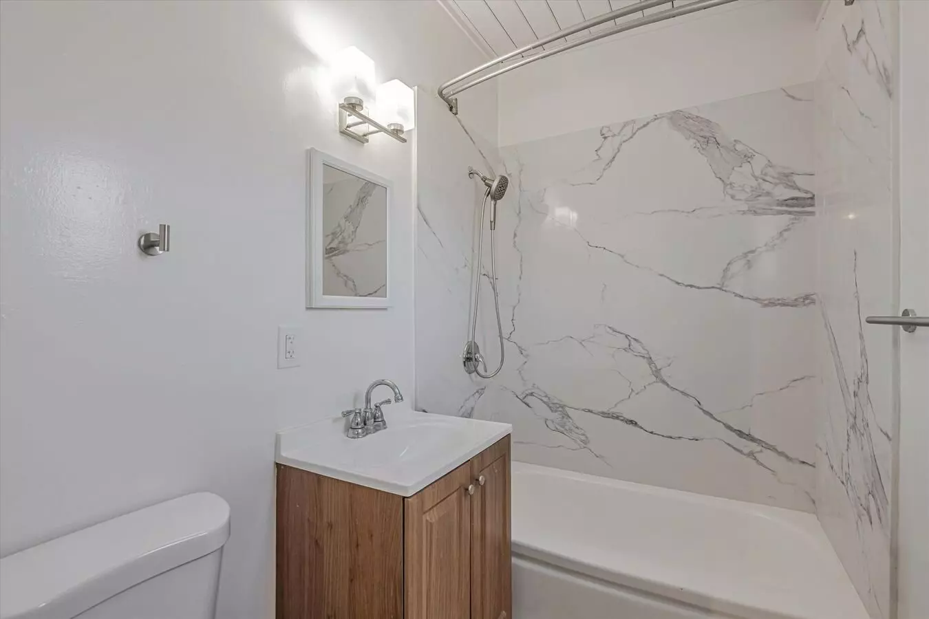 Newly Remodeled 1bd/1ba Near Del Norte Bart W/ Parking &amp; Modern Finishes | El Cerrito photo 4