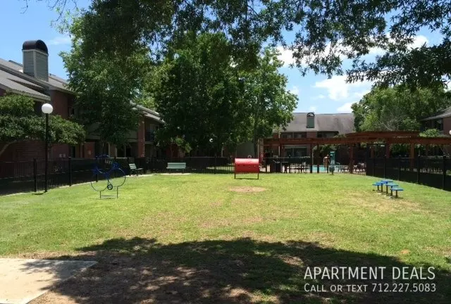 712 Cedar Lane, Seabrook, TX 77586 photo 4