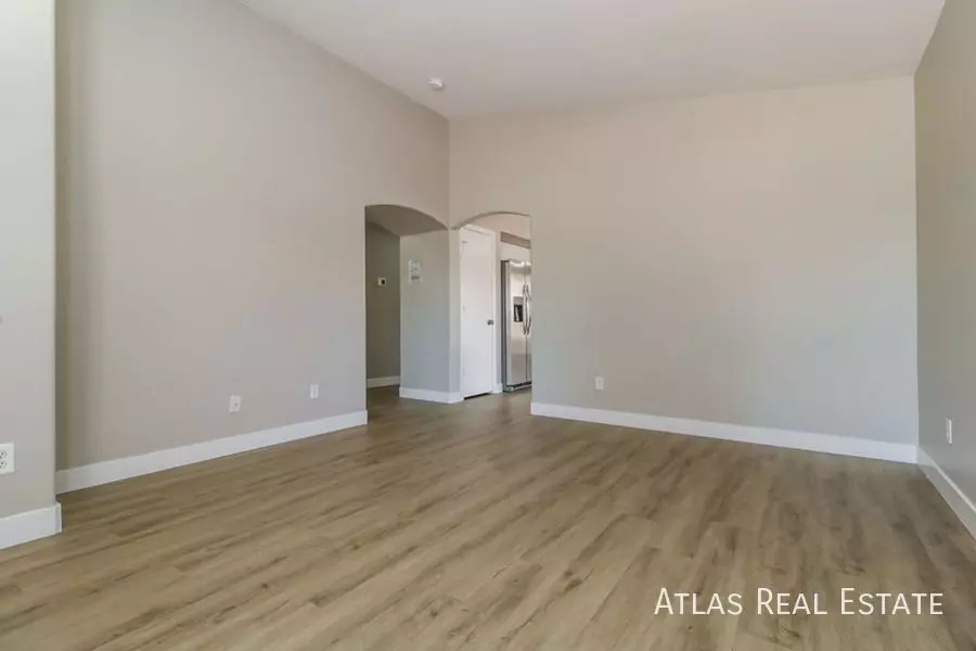 12038 W Corrine Drive photo 5