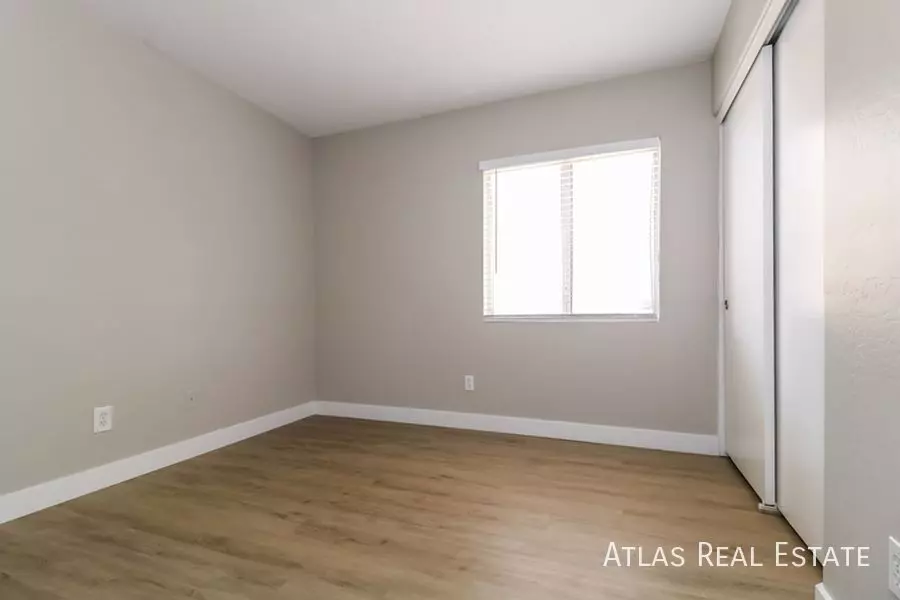 12038 W Corrine Drive photo 4