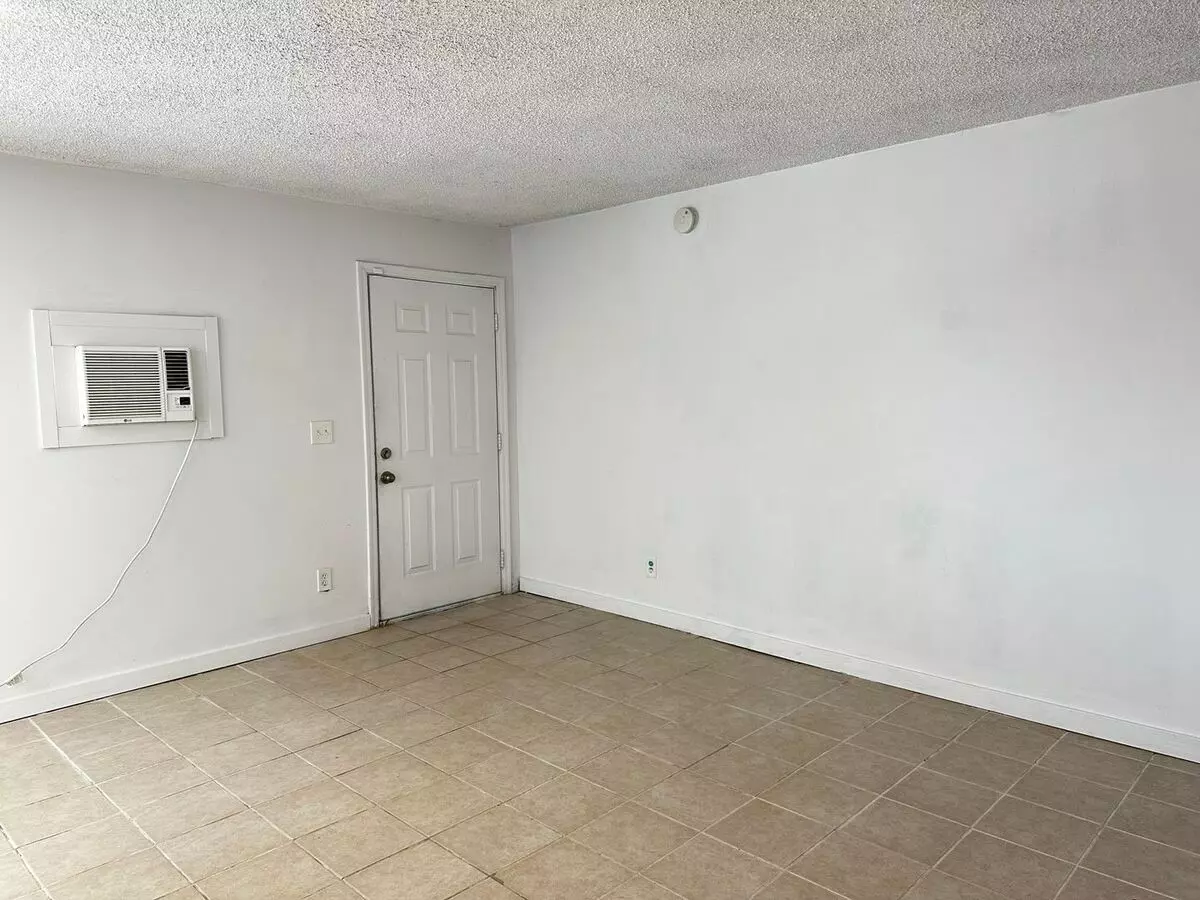 14005 N Palm St #3 photo 3