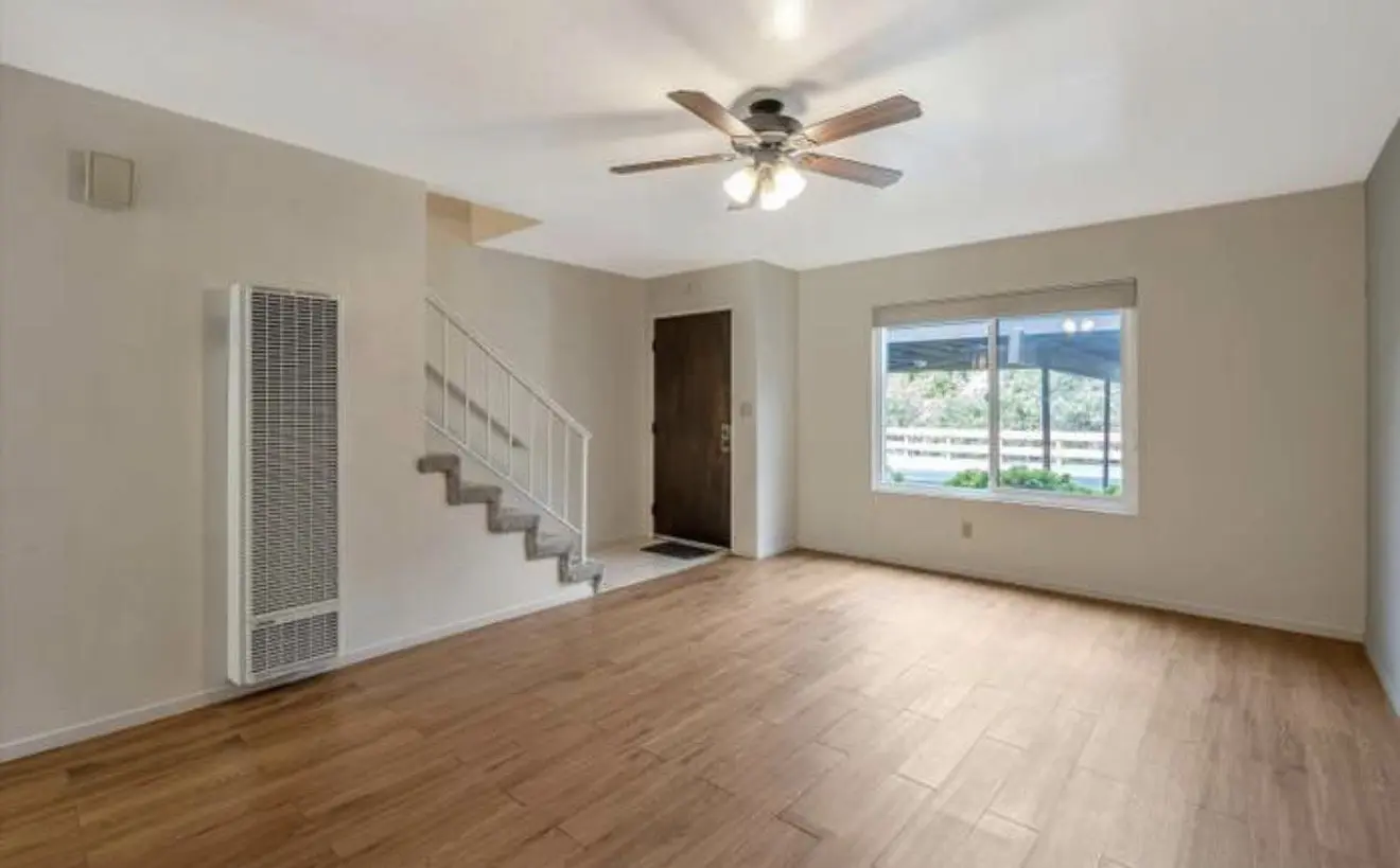 101 Del Valle Cir photo 5