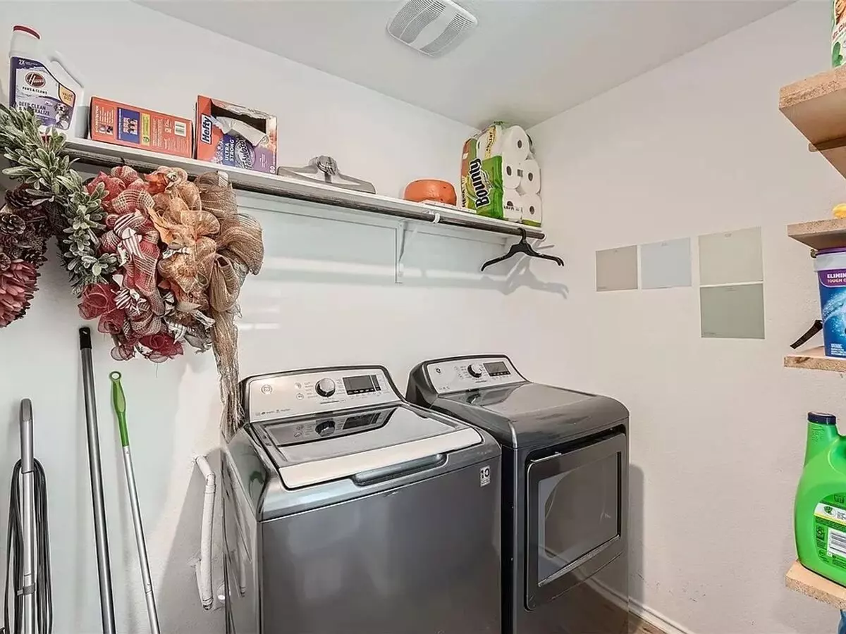 13517  Knights Branch DR photo 2