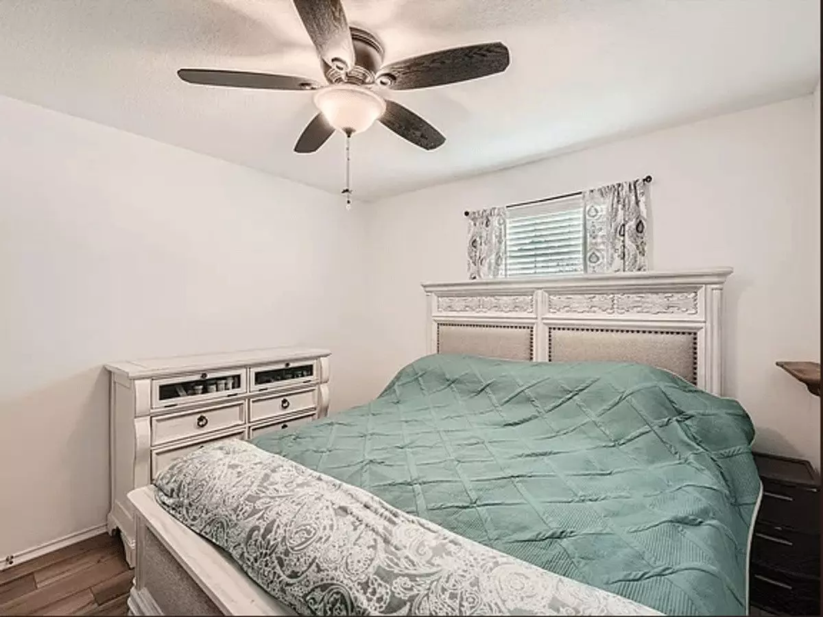 13517  Knights Branch DR photo 5