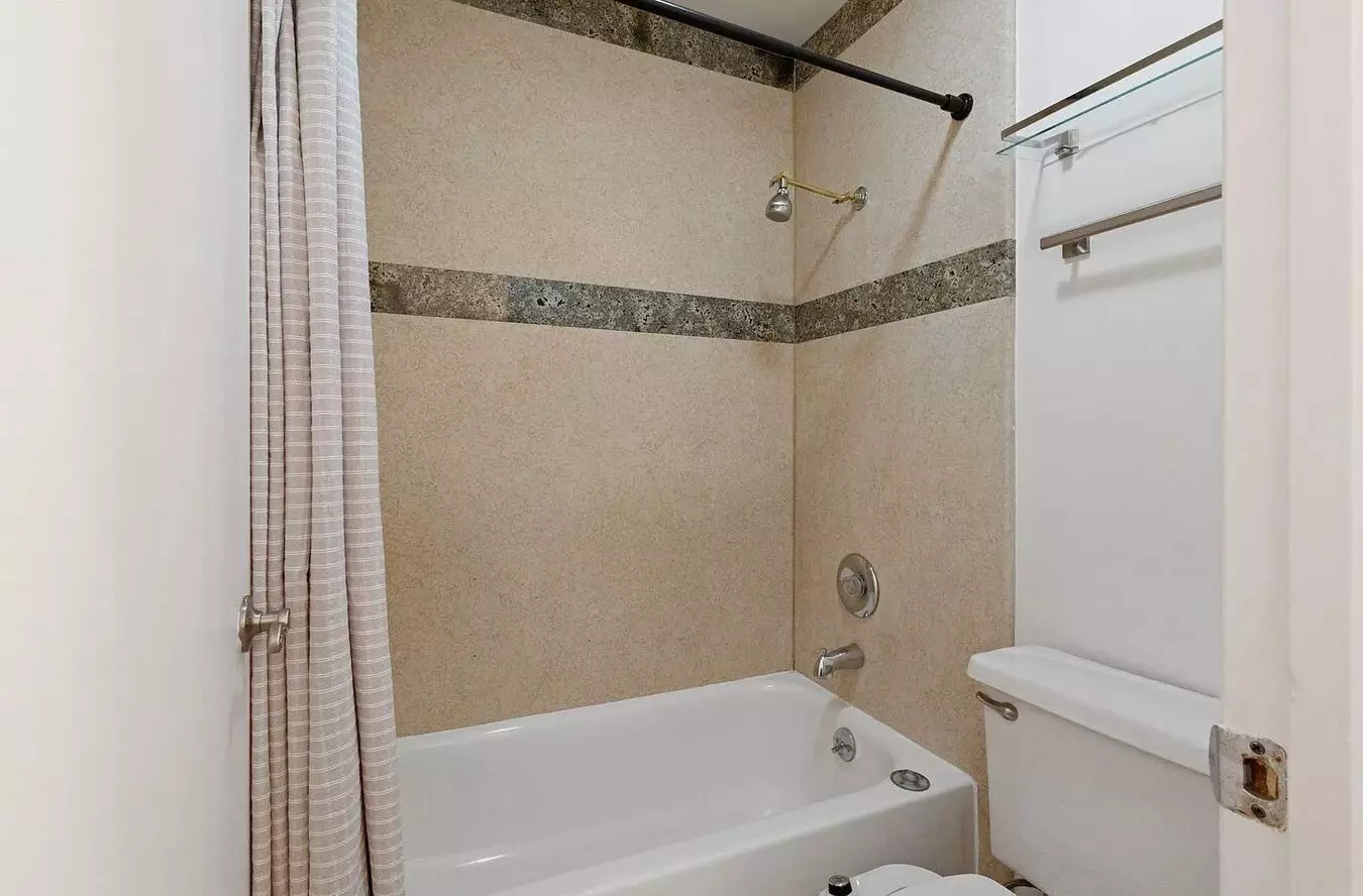 1-bed Condo With Enclosed Balcony photo 5