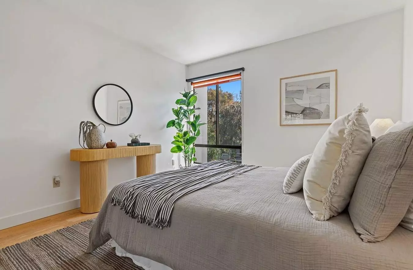 6 Admiral Dr photo 4