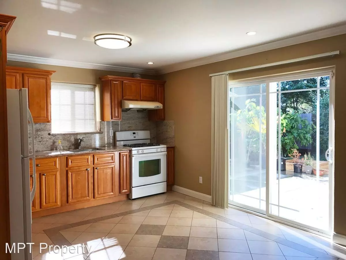 48th Street-1064 photo 2