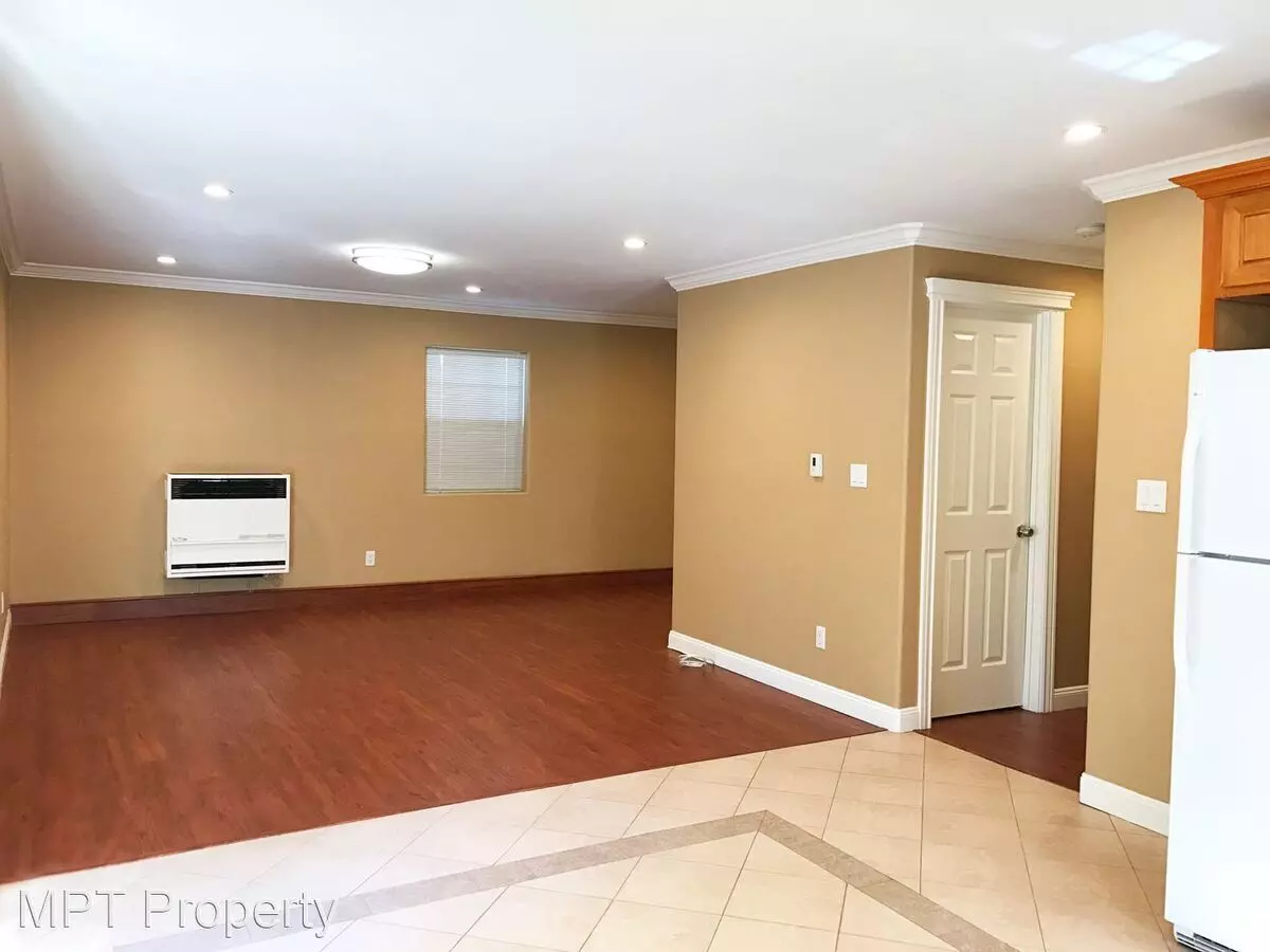 48th Street-1064 photo 3