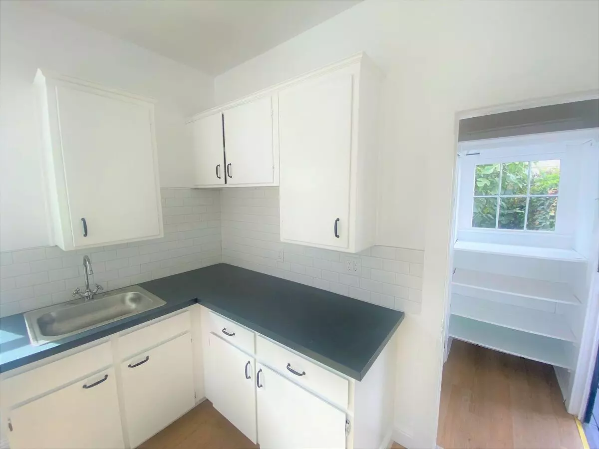 4327 Essex Street, Emeryville, CA 94608 photo 4