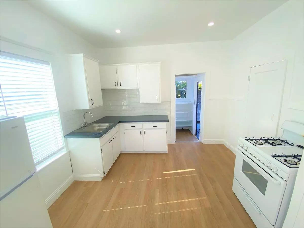 4327 Essex Street, Emeryville, CA 94608 photo 2