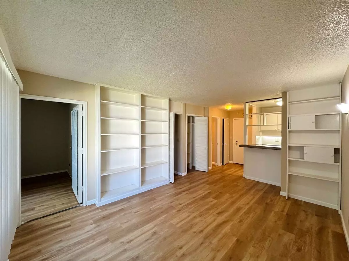 $500 Off First Month Rent!!! Cozy Studio Condo Available In Emeryville In Watergate Complex!!! photo 2