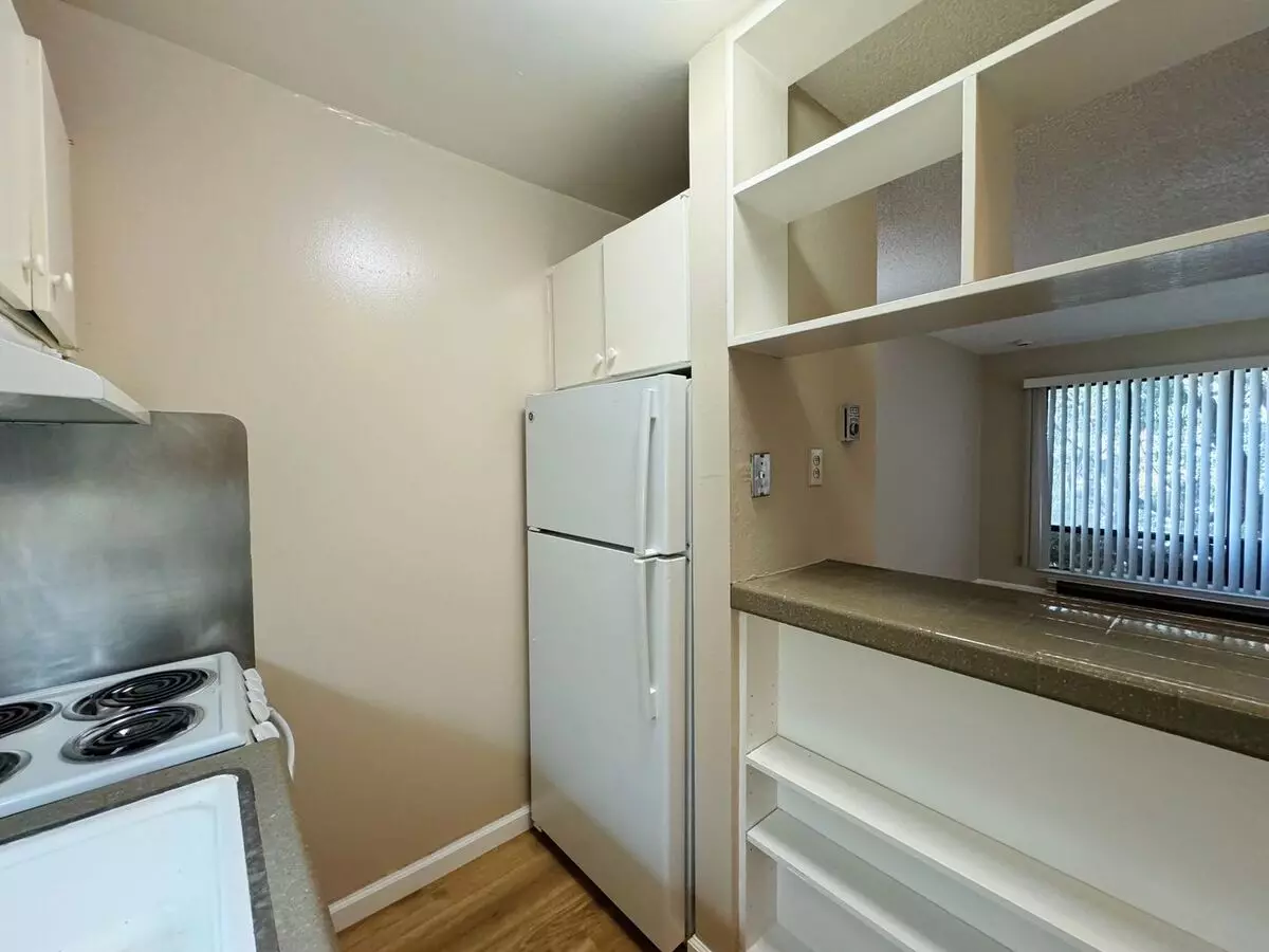 $500 Off First Month Rent!!! Cozy Studio Condo Available In Emeryville In Watergate Complex!!! photo 4