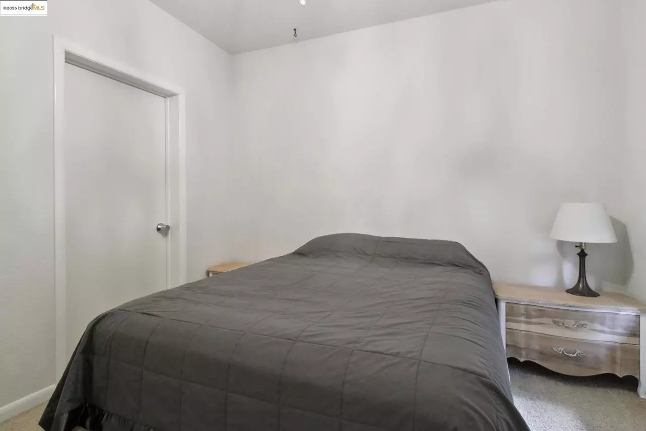 6466 Hollis St photo 2
