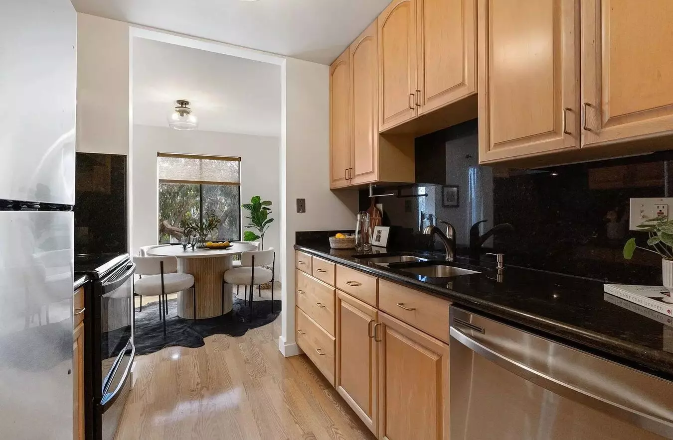 1-bed Condo With Enclosed Balcony photo 2