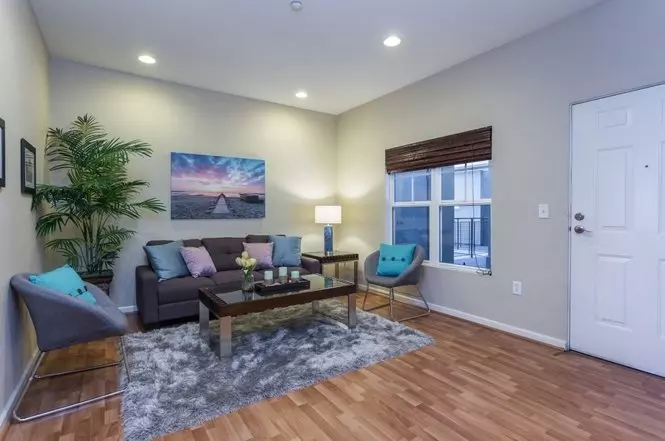 Epic Rea: 2br/2b Beautiful Condo W/ 2 Parking Spaces In The Heart Of Emeryville photo 4