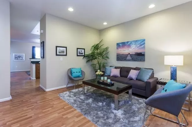 Epic Rea: 2br/2b Beautiful Condo W/ 2 Parking Spaces In The Heart Of Emeryville photo 5
